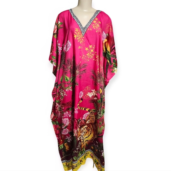 Pink and Black Patterned Kaftan by Winlar - Picture 3 of 9